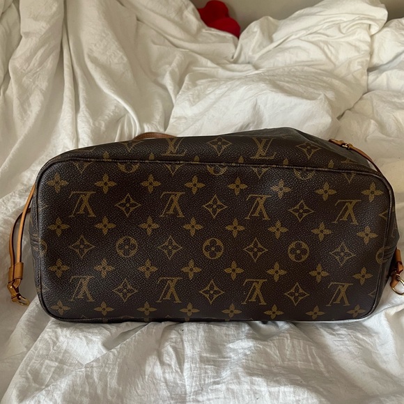 Authentic Louis Vuitton Neverfull MM - Picture 3 of 9